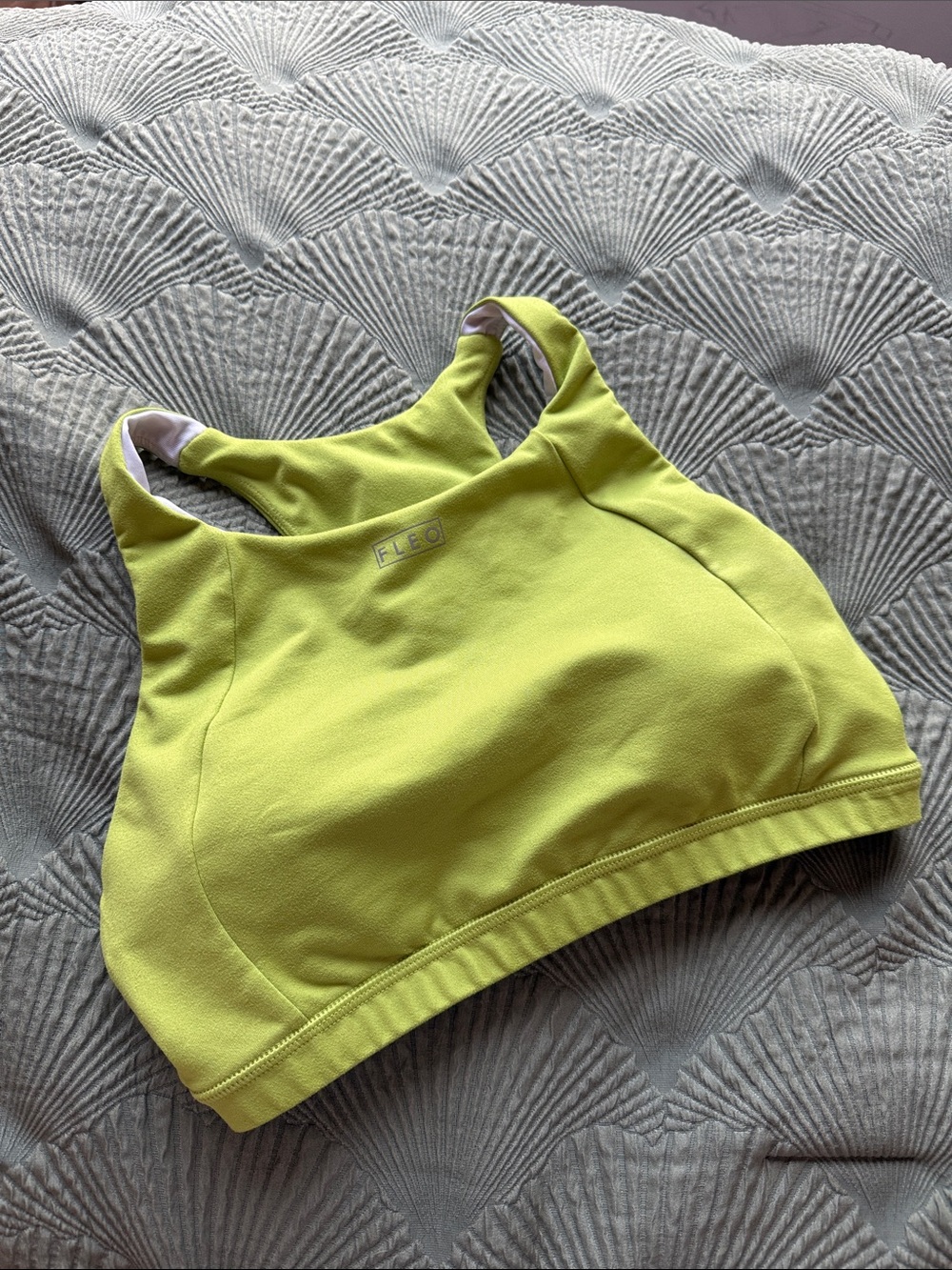 Fleo High-Neck Sports Bra